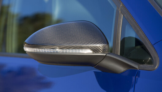 <strong>TRE VALG:</strong> Speilene kan bestilles i børstet alumimium, eller i karbonfinish. Foto: VW <strong>TRE VALG:</strong> Speilene kan bestilles i børstet alumimium, eller i karbonfinish. Foto: VW