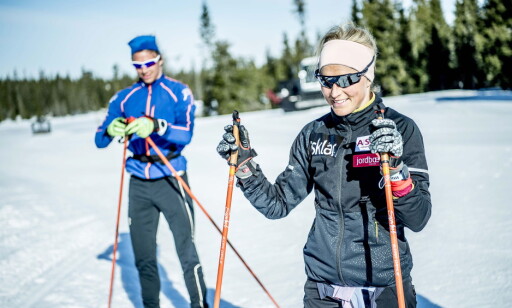 SØSKEN-FORHOLDET: Selv om Therese Johaug er tilbake på landslaget på onsdag, vil hun fortsette å trene med lillebror Karstein Johaug. Foto: Thomas Rasmus Skaug / Dagbladet SØSKEN-FORHOLDET: Selv om Therese Johaug er tilbake på landslaget på onsdag, vil hun fortsette å trene med lillebror Karstein Johaug. Foto: Thomas Rasmus Skaug / Dagbladet