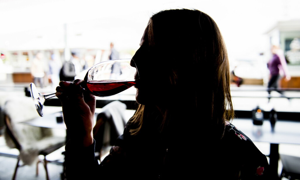 Nye funn: Selv moderate mengder alkohol forandrer hjernen vår, når vi drikker over tid. Foto: Lars Eivind Bones Nye funn: Selv moderate mengder alkohol forandrer hjernen vår, når vi drikker over tid. Foto: Lars Eivind Bones