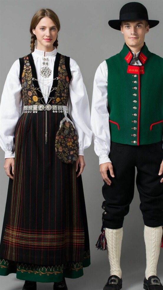 PÅ LISTA: Sognebunad for kvinner. Foto: Lars Botten / Norsk Flid Husfliden PÅ LISTA: Sognebunad for kvinner. Foto: Lars Botten / Norsk Flid Husfliden