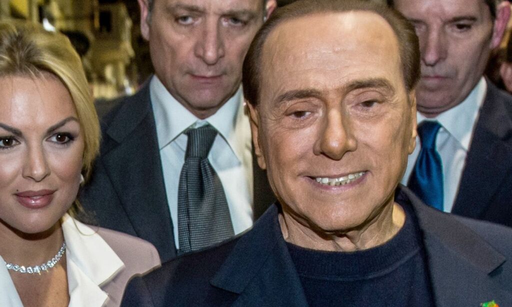 image: Berlusconi (80) gjør narr av alderen til presidentens kone. Hans egen kjæreste er 31