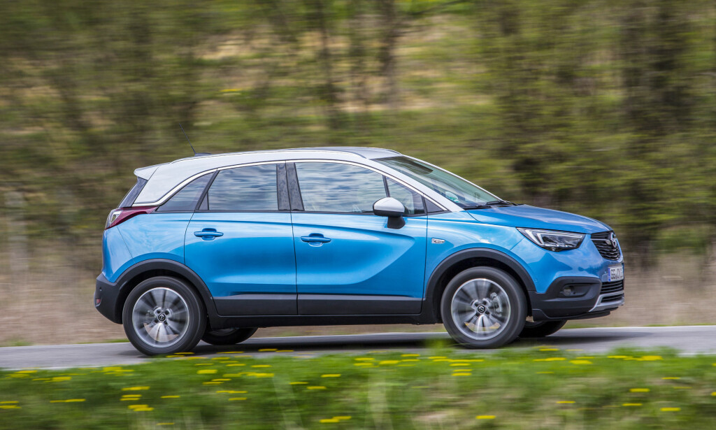 FIN PÅ TUR: Crossland X gjør en god figur på veien tross sin begrensede størrelse. 1,2-liters bensinmotor med automatgir fungerer svært bra. Foto: Harald Dawo FIN PÅ TUR: Crossland X gjør en god figur på veien tross sin begrensede størrelse. 1,2-liters bensinmotor med automatgir fungerer svært bra. Foto: Harald Dawo