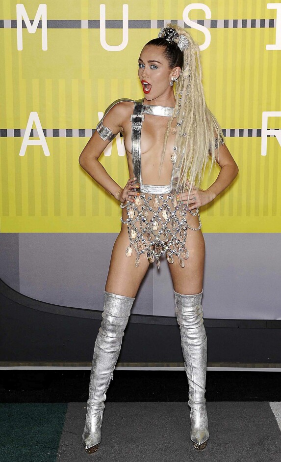 <strong>PUSHET GRENSER:</strong> Miley Cyrus på MTV Video Music Awards i 2015. Foto: NTB scanpix <strong>PUSHET GRENSER:</strong> Miley Cyrus på MTV Video Music Awards i 2015. Foto: NTB scanpix