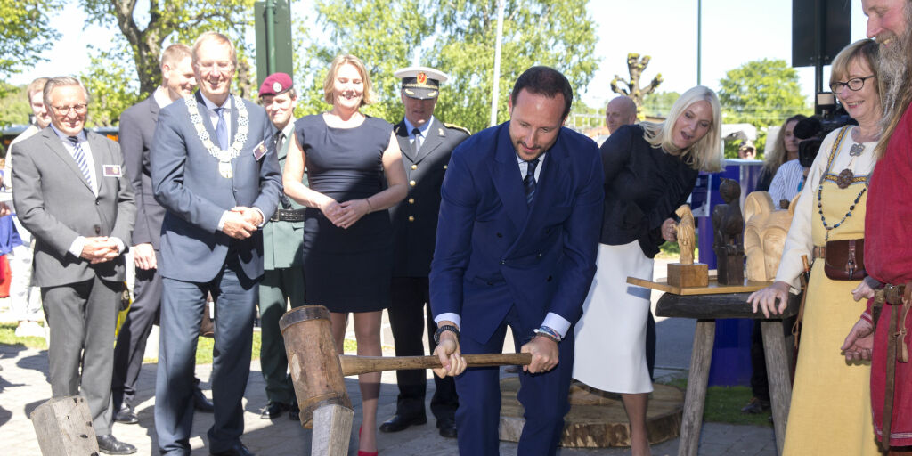 image: Haakon viste muskler som en vikingkonge