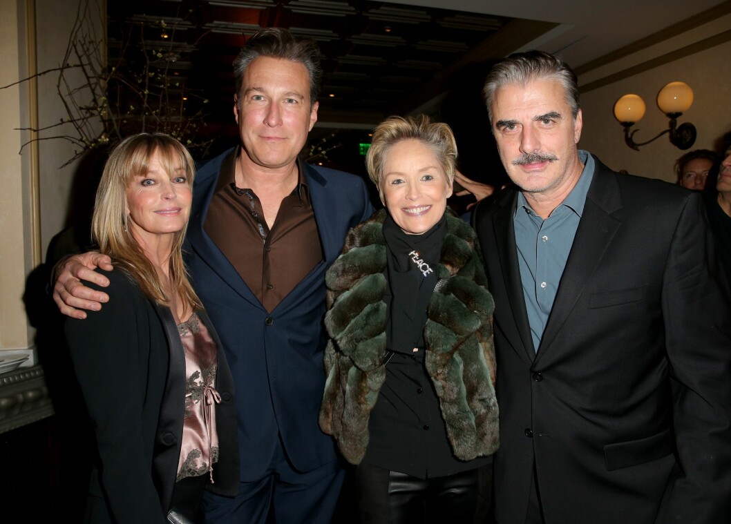 SEX OG SINGELLIV-REUNION: John Corbett og Chris Noth møttes under årets Golden Globes utdeling. Her er de sammen med Corbetts kjæreste Bo Derek (til venstre) og skuespiller Sharon Stone. Foto: Afp SEX OG SINGELLIV-REUNION: John Corbett og Chris Noth møttes under årets Golden Globes utdeling. Her er de sammen med Corbetts kjæreste Bo Derek (til venstre) og skuespiller Sharon Stone. Foto: Afp