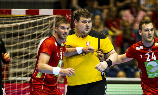 image: Håndballgutta fikk hakeslepp av 164 kilo tunge Gintaras: - Å fy, det var spesielt