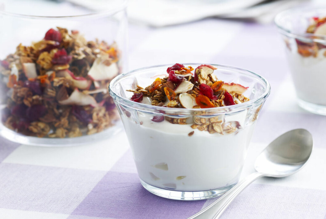 MÜSLI: Usøtet müsli tilfører kroppen sunne karbohydrater, mens yoghurt og melk inneholder protein som er viktig etter trening. MÜSLI: Usøtet müsli tilfører kroppen sunne karbohydrater, mens yoghurt og melk inneholder protein som er viktig etter trening.