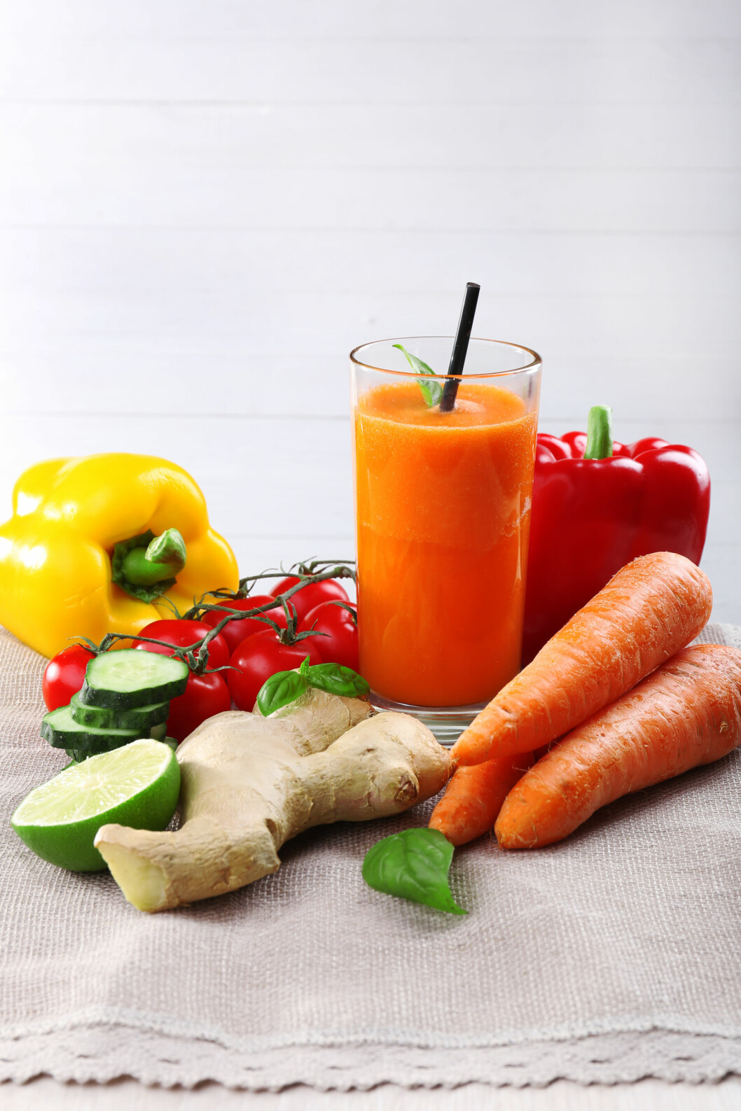 DRIKK BORT FYLLESYKEN: En alkoholfri "Bloody Mary" kan gjøre susen når du er bakfull. Foto: Shutterstock DRIKK BORT FYLLESYKEN: En alkoholfri "Bloody Mary" kan gjøre susen når du er bakfull. Foto: Shutterstock