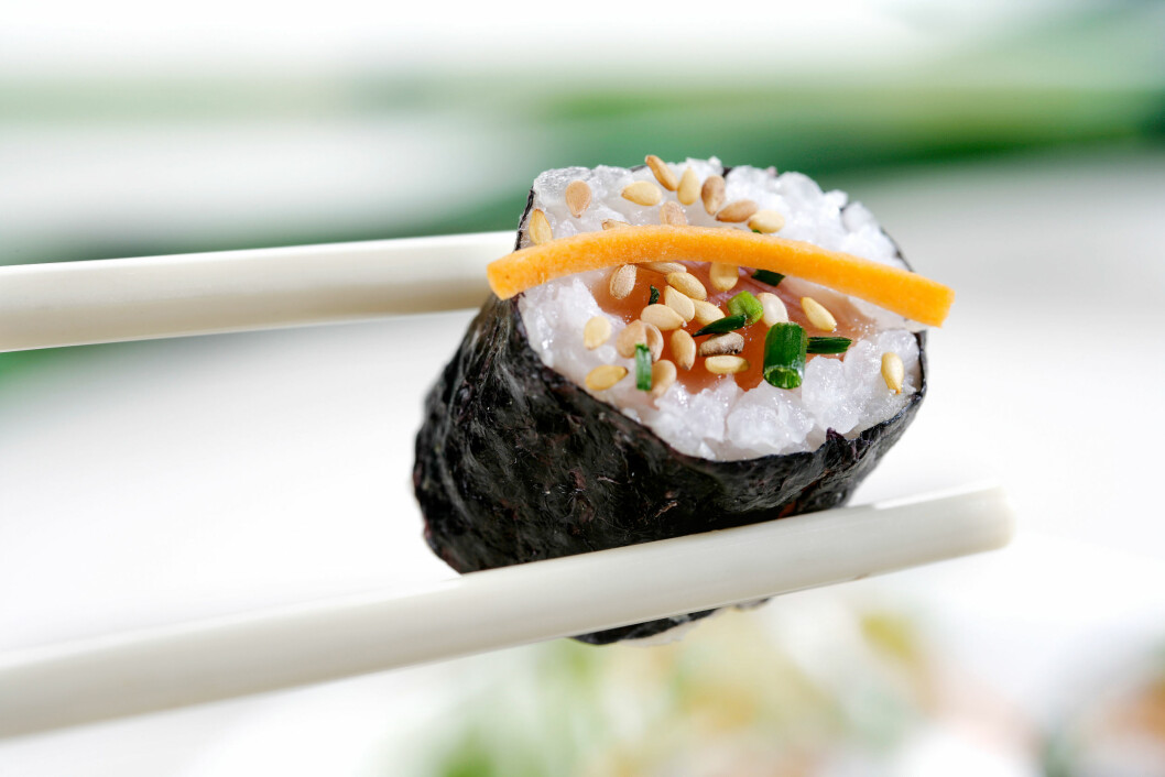 SUSHI ER KNALLMAT. Fisk og frø kan også stagge lysten på saltsnacks. Foto: All Over Press SUSHI ER KNALLMAT. Fisk og frø kan også stagge lysten på saltsnacks. Foto: All Over Press