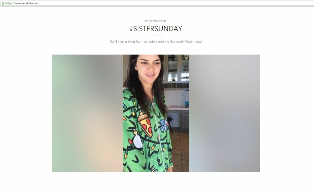 DEN SMINKEFRIE SANNHET: Kendall Jenner (20) oppdaterte denne uken fansen med en hjemmelaget video fra julehøytiden på hjemmesiden Kendallj.com. Foto: Skjermdump Kendallj.com DEN SMINKEFRIE SANNHET: Kendall Jenner (20) oppdaterte denne uken fansen med en hjemmelaget video fra julehøytiden på hjemmesiden Kendallj.com. Foto: Skjermdump Kendallj.com