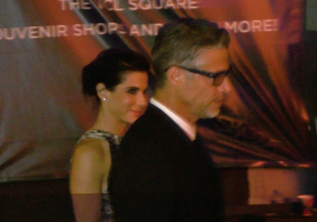 <strong>PRØVDE Å SKJULE KJÆRESTEN:</strong> Skuespiller Sandra Bullock hastet inn bakveien med kjæresten Bryan Randall da filmen «Our Brand Is Crisis» hadde premiere i Hollywood i oktober. Foto: NTB Scanpix <strong>PRØVDE Å SKJULE KJÆRESTEN:</strong> Skuespiller Sandra Bullock hastet inn bakveien med kjæresten Bryan Randall da filmen «Our Brand Is Crisis» hadde premiere i Hollywood i oktober. Foto: NTB Scanpix