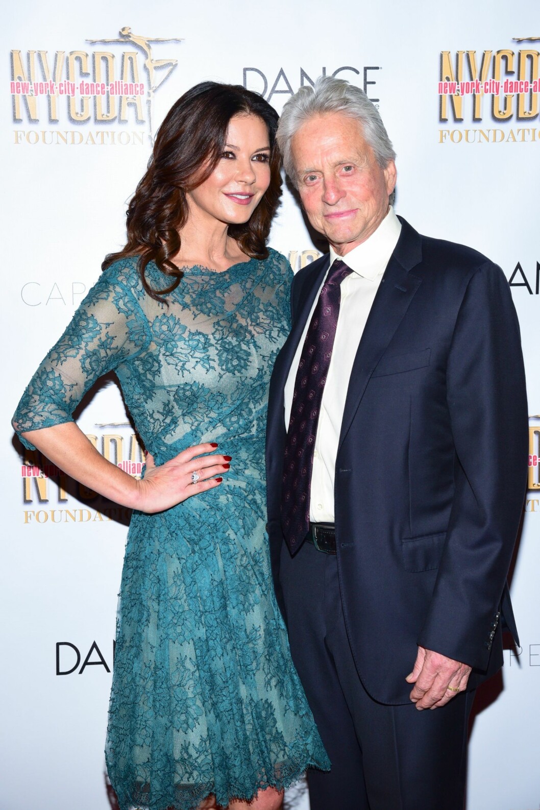 25 ÅRS FORSKJELL: Det mektige skuespillerparet Catherine Zeta-Jones (46) og Michael Douglas (71) har vært gift siden 2000. Foto: NTB Scanpix 25 ÅRS FORSKJELL: Det mektige skuespillerparet Catherine Zeta-Jones (46) og Michael Douglas (71) har vært gift siden 2000. Foto: NTB Scanpix