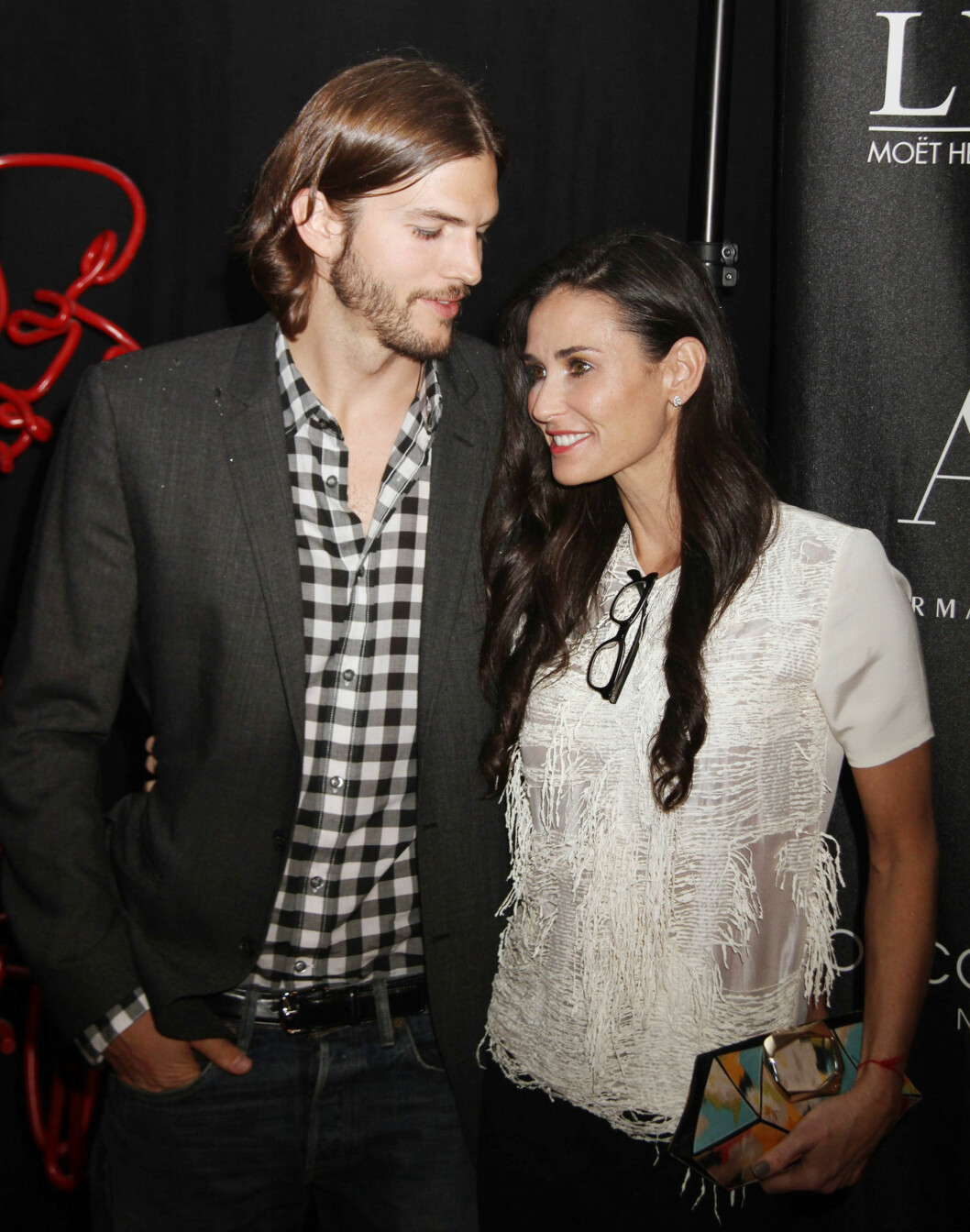16 ÅRS FORSKJELL: Lykken brast for skuespillerparet Demi Moore (53) og Ashton Kutcher (37) i 2013. Da hadde de vært gift siden 2005. I dag er han lykkelig gift med sin tidligere TV-kollega Mila Kunis (32), som han har datteren Wyatt Isabelle (1) med. Foto: NTB Scanpix 16 ÅRS FORSKJELL: Lykken brast for skuespillerparet Demi Moore (53) og Ashton Kutcher (37) i 2013. Da hadde de vært gift siden 2005. I dag er han lykkelig gift med sin tidligere TV-kollega Mila Kunis (32), som han har datteren Wyatt Isabelle (1) med. Foto: NTB Scanpix