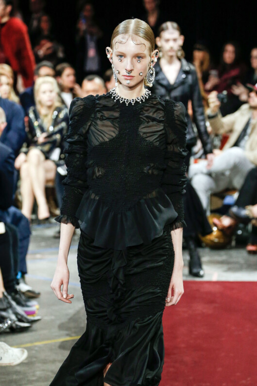 GIVENCHY: Slik så det ut da Givenchy presenterte sin kolleksjon for høst/vinter 2015. Foto: Zuma Press GIVENCHY: Slik så det ut da Givenchy presenterte sin kolleksjon for høst/vinter 2015. Foto: Zuma Press