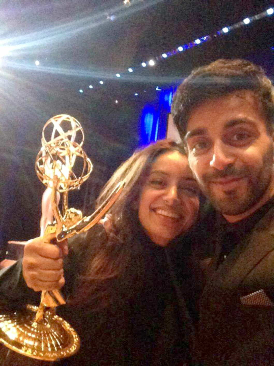 <strong>PRISBELØNNET FILMSKAPER:</strong> I seiersrus etter å ha vunnet Emmy, sammen med lillebror Adil. Foto: Privat <strong>PRISBELØNNET FILMSKAPER:</strong> I seiersrus etter å ha vunnet Emmy, sammen med lillebror Adil. Foto: Privat