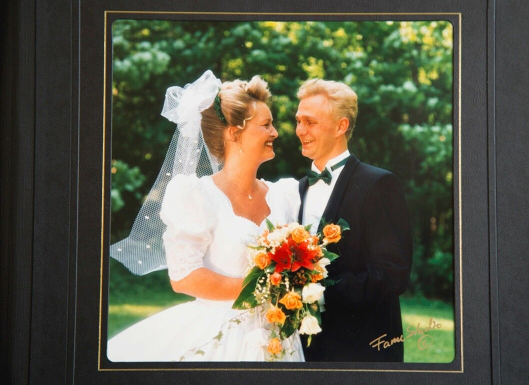 METTE OG BIRGER GIFTET SEG I 1997: – Øynene var bra den dagen, men jeg hadde med meg øyedråper over alt, erindrer hun. Foto: Privat METTE OG BIRGER GIFTET SEG I 1997: – Øynene var bra den dagen, men jeg hadde med meg øyedråper over alt, erindrer hun. Foto: Privat