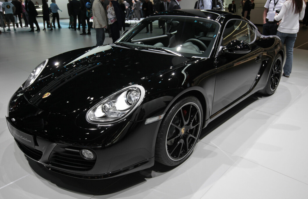 <strong>OMTRENT SAMME PRIS:</strong> En Porsche Cayman koster fra rett over 700.000 kroner og oppover - altså like mye som Cleopatra-hælene fra House of Borgezies. Foto: Bloomberg via Getty Images/Getty Images/All Over Press <strong>OMTRENT SAMME PRIS:</strong> En Porsche Cayman koster fra rett over 700.000 kroner og oppover - altså like mye som Cleopatra-hælene fra House of Borgezies. Foto: Bloomberg via Getty Images/Getty Images/All Over Press