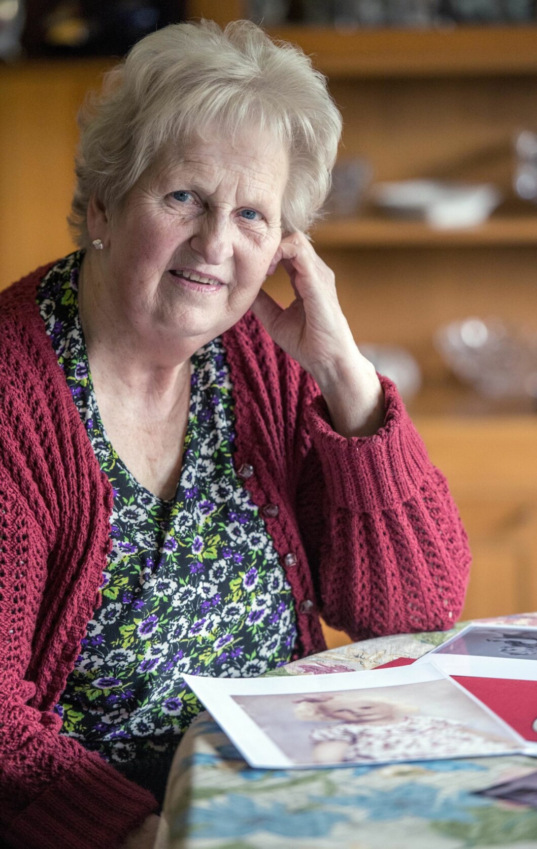 <strong>NOEN LIKEHETER:</strong> Inga kan kjenne en viss ømhet for sin biologiske mor. – Jeg har fått høre at jeg har gester som er som hentet fra mamma Ester. Det er artig å høre, sier hun. Foto: Sven Magnusson <strong>NOEN LIKEHETER:</strong> Inga kan kjenne en viss ømhet for sin biologiske mor. – Jeg har fått høre at jeg har gester som er som hentet fra mamma Ester. Det er artig å høre, sier hun. Foto: Sven Magnusson