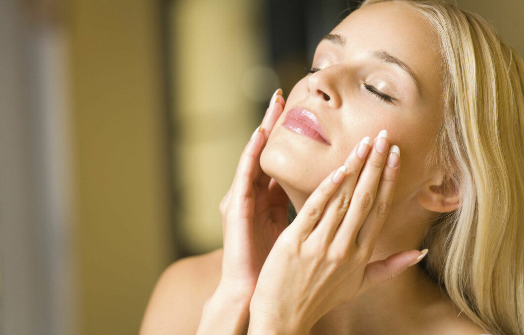 PEELING: Det å bruke en ansiktspeeling én til to ganger i uken kan gjøre underverker for huden din. Foto: Thinkstock.com PEELING: Det å bruke en ansiktspeeling én til to ganger i uken kan gjøre underverker for huden din. Foto: Thinkstock.com