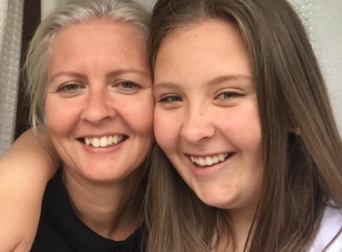 ØNSKER SOMMERJOBB: Karen og mamma Kristin (til venstre) håper hun snart får seg sommerjobb. Foto: Privat ØNSKER SOMMERJOBB: Karen og mamma Kristin (til venstre) håper hun snart får seg sommerjobb. Foto: Privat