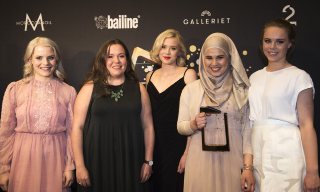 VANT PRIS: F.v: Ulrikke Falch (20), Ina Svenningdal (21), Josefin Pettersen (21), Iman Meskini (20) og Lisa Teige (18) på Gullruten. Foto NTB Scanpix VANT PRIS: F.v: Ulrikke Falch (20), Ina Svenningdal (21), Josefin Pettersen (21), Iman Meskini (20) og Lisa Teige (18) på Gullruten. Foto NTB Scanpix