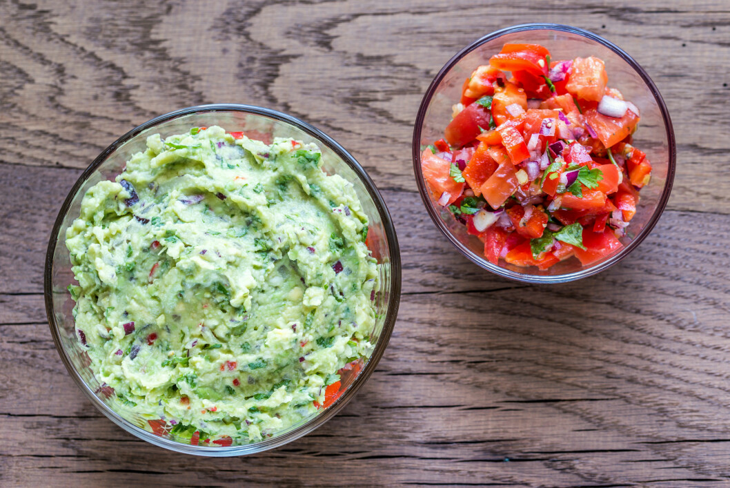 HJEMMELAGET GUACAMOLE OG SALSA: Ingenting smaker bedre enn hjemmelaget guacamole og salsa. Foto: Shutterstock / alexpro9500 HJEMMELAGET GUACAMOLE OG SALSA: Ingenting smaker bedre enn hjemmelaget guacamole og salsa. Foto: Shutterstock / alexpro9500
