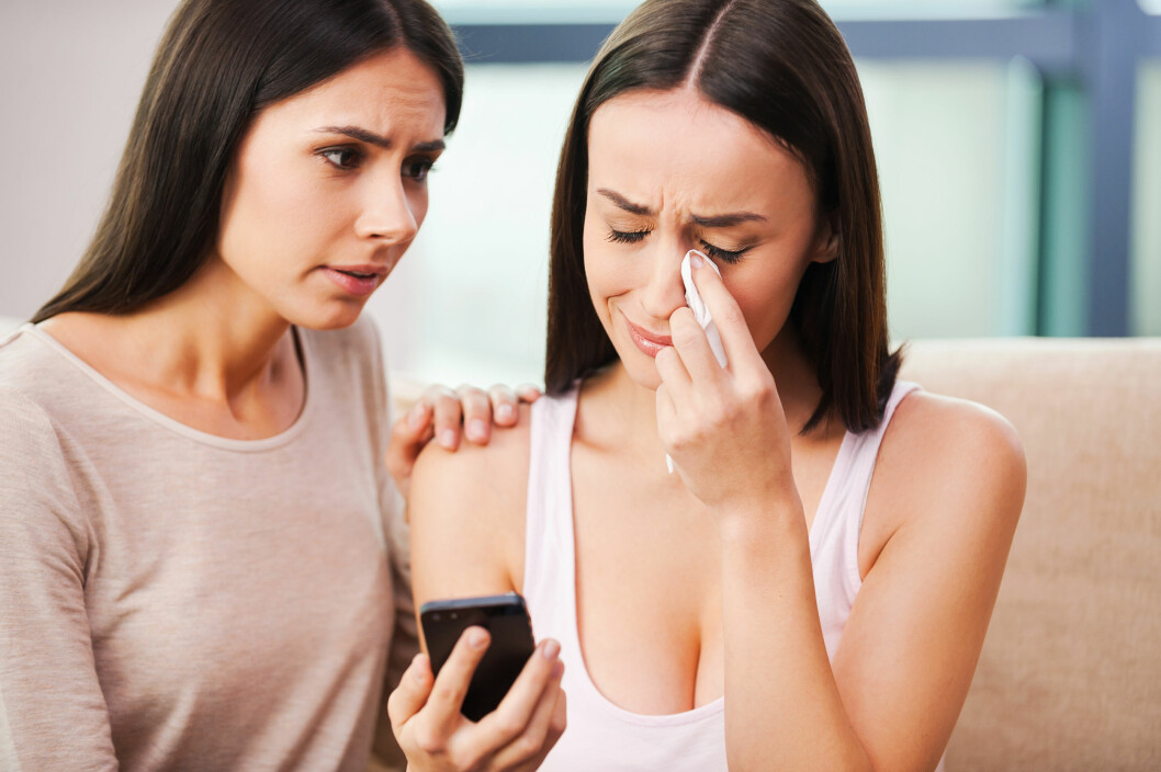 SNAKK MED NOEN: Eksperten anbefaler deg å snakke med noen slik at du får sortert tankene dine rundt hvorvidt du skal tilgi kjæresten eller ikke. Foto: Shutterstock / g-stockstudio SNAKK MED NOEN: Eksperten anbefaler deg å snakke med noen slik at du får sortert tankene dine rundt hvorvidt du skal tilgi kjæresten eller ikke. Foto: Shutterstock / g-stockstudio