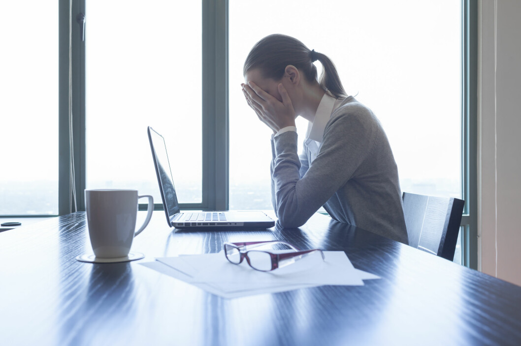SLITEN: Det er lov å blir sliten hvis man tar på seg for mye. Men det å la det gå for langt kan gjøre deg utbrent. Foto: Shutterstock/KieferPix SLITEN: Det er lov å blir sliten hvis man tar på seg for mye. Men det å la det gå for langt kan gjøre deg utbrent. Foto: Shutterstock/KieferPix