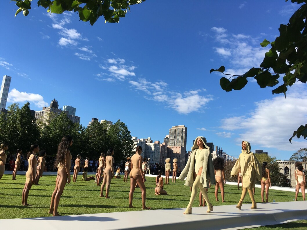 Models wear the Yeezy Season 4 collection by Kanye West during a fashion show, Wednesday, Sept. 7, 2016, at the Franklin D. Roosevelt Four Freedoms Park on Roosevelt Island in New York. The show, set to an eery soundtrack, helped kick off New York Fashion Week. (AP Photo/Leanne Italie) Foto: Ap Models wear the Yeezy Season 4 collection by Kanye West during a fashion show, Wednesday, Sept. 7, 2016, at the Franklin D. Roosevelt Four Freedoms Park on Roosevelt Island in New York. The show, set to an eery soundtrack, helped kick off New York Fashion Week. (AP Photo/Leanne Italie) Foto: Ap