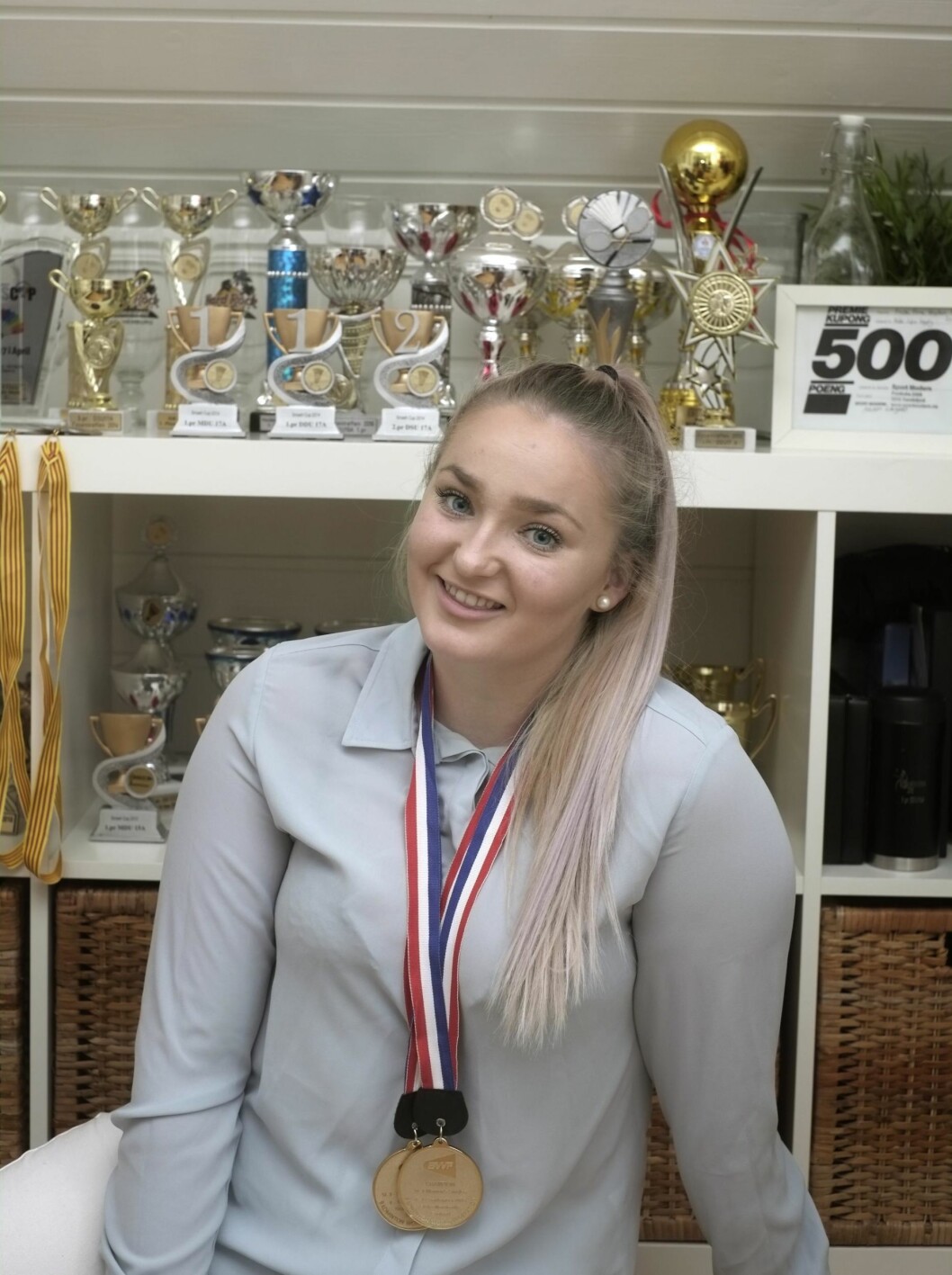 MANGE PREMIER: Helle Sofie spilte sin første turnering da hun var rundt 10 år, og trofeene har blitt mange siden da! Foto: Hege Landrø Johnsen MANGE PREMIER: Helle Sofie spilte sin første turnering da hun var rundt 10 år, og trofeene har blitt mange siden da! Foto: Hege Landrø Johnsen