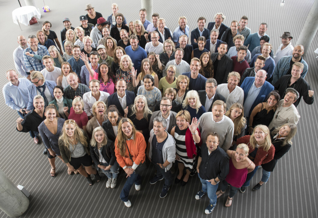 TV 2 HØSTLANSERINGEN: Vi har mye spennende å glede oss til på TV 2 til høsten. Her er alle TV 2-profilene samlet til gruppebilde under TV 2 Høstlanseringen i Bergen i slutten av august. Foto: NTB Scanpix TV 2 HØSTLANSERINGEN: Vi har mye spennende å glede oss til på TV 2 til høsten. Her er alle TV 2-profilene samlet til gruppebilde under TV 2 Høstlanseringen i Bergen i slutten av august. Foto: NTB Scanpix
