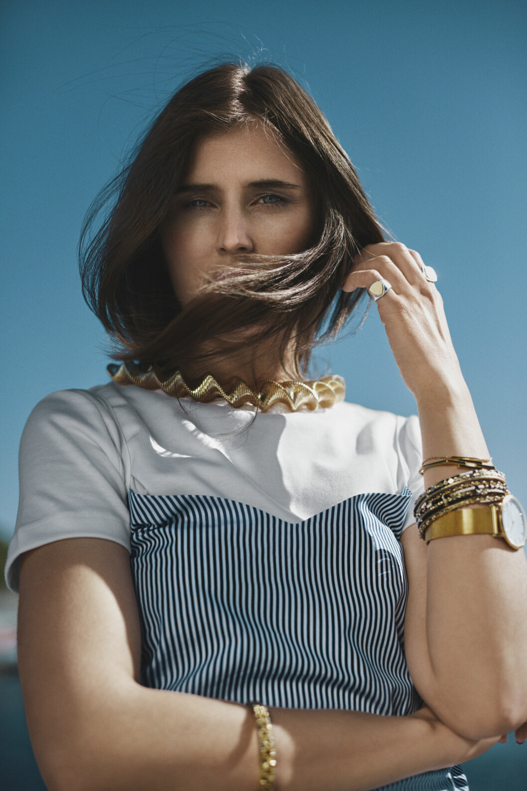 T-skjorte fra Julie Josephine, kr 799. Topp fra Carven/ NR.9, kr 1499. Smykke H&M, kr 199. Armbånd Bik Bok, kr 99.
Foto: Stephen Butkus T-skjorte fra Julie Josephine, kr 799. Topp fra Carven/ NR.9, kr 1499. Smykke H&M, kr 199. Armbånd Bik Bok, kr 99.
Foto: Stephen Butkus