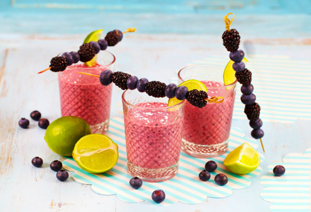 SMOOTHIES MED BLÅBÆR; INGEFÆR OG LIME: Ingefær og lime gir denne smoothisen litt sting i smaken. Veldig godt! Foto: Synøve Dreyer SMOOTHIES MED BLÅBÆR; INGEFÆR OG LIME: Ingefær og lime gir denne smoothisen litt sting i smaken. Veldig godt! Foto: Synøve Dreyer