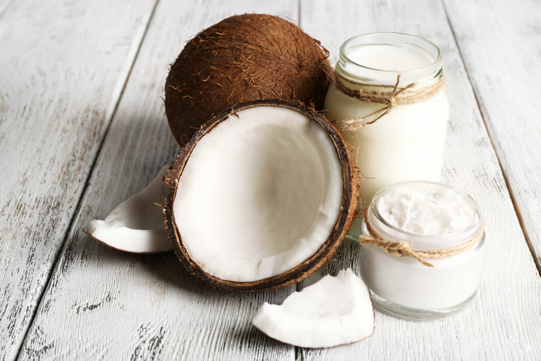 KOKOSNØTTOLJE: Som honningen tetter også kokosnøttoljen porene dine. Foto: Shutterstock / Africa Studio KOKOSNØTTOLJE: Som honningen tetter også kokosnøttoljen porene dine. Foto: Shutterstock / Africa Studio