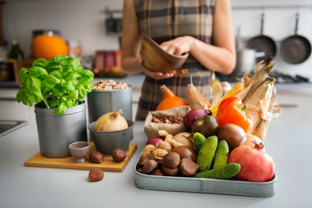 MIDDELHAVSKOST: Middelhavsdietten med frukt og bær, mye grønnsaker, helkornsprodukter, nøtter, olivenolje og sjømat er svært godt for hjernen. I tillegg til stivelsesholdige matvarer som også er hjernens drivstoff. Foto: Shutterstock / Alliance MIDDELHAVSKOST: Middelhavsdietten med frukt og bær, mye grønnsaker, helkornsprodukter, nøtter, olivenolje og sjømat er svært godt for hjernen. I tillegg til stivelsesholdige matvarer som også er hjernens drivstoff. Foto: Shutterstock / Alliance