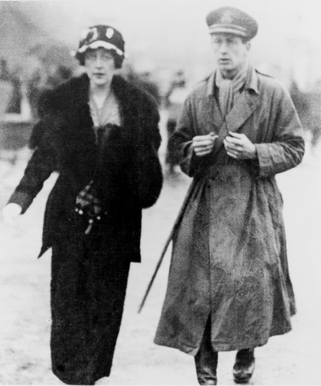 SKILSMISSE: Agatha og hennes første ektemann oberst Archibald Christie i 1919. Sju år senere ble de skilt på grunn av utroskap. Foto: NTB-Scanpix SKILSMISSE: Agatha og hennes første ektemann oberst Archibald Christie i 1919. Sju år senere ble de skilt på grunn av utroskap. Foto: NTB-Scanpix