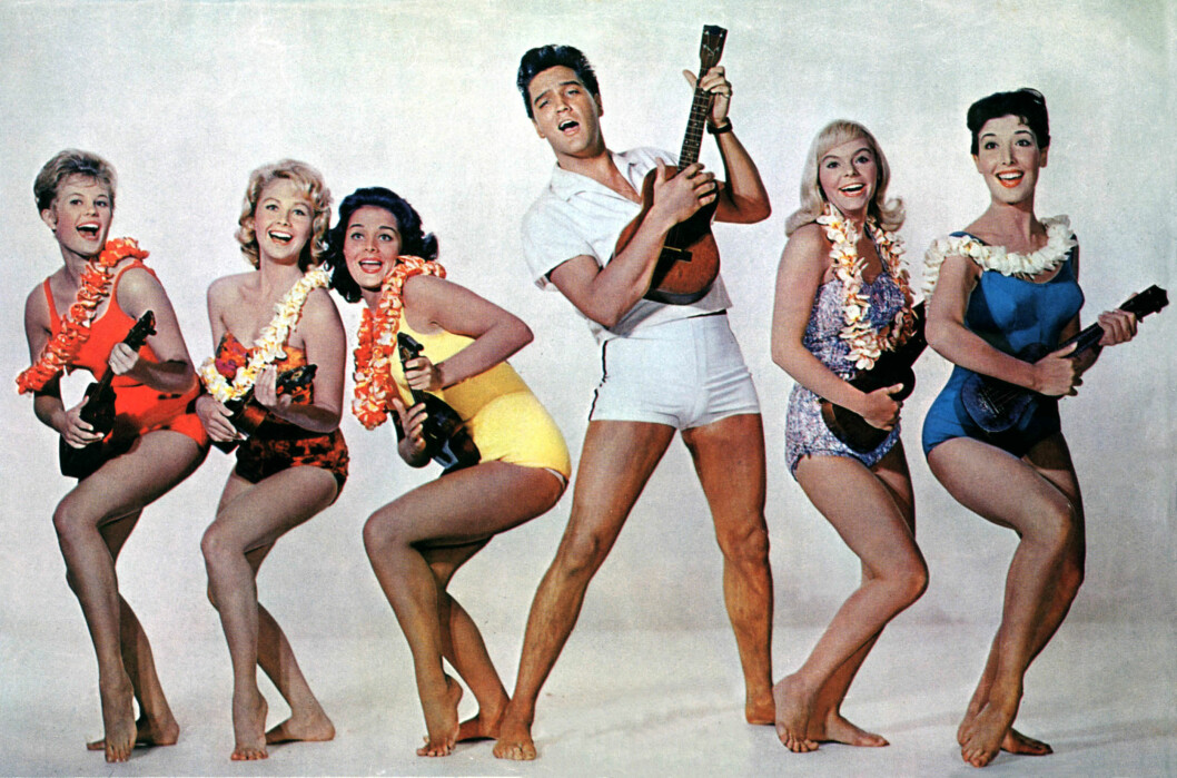 KONGEN: Denne helgen hyller de norske artistene Paal Flaata, Vidar Busk og Stephen Ackles den avdøde popkongen Elvis i Stavanger Kulturhus. Dette bildet er fra filmen «Blue Hawaii» fra 1961. Foto: NTB Scanpix KONGEN: Denne helgen hyller de norske artistene Paal Flaata, Vidar Busk og Stephen Ackles den avdøde popkongen Elvis i Stavanger Kulturhus. Dette bildet er fra filmen «Blue Hawaii» fra 1961. Foto: NTB Scanpix