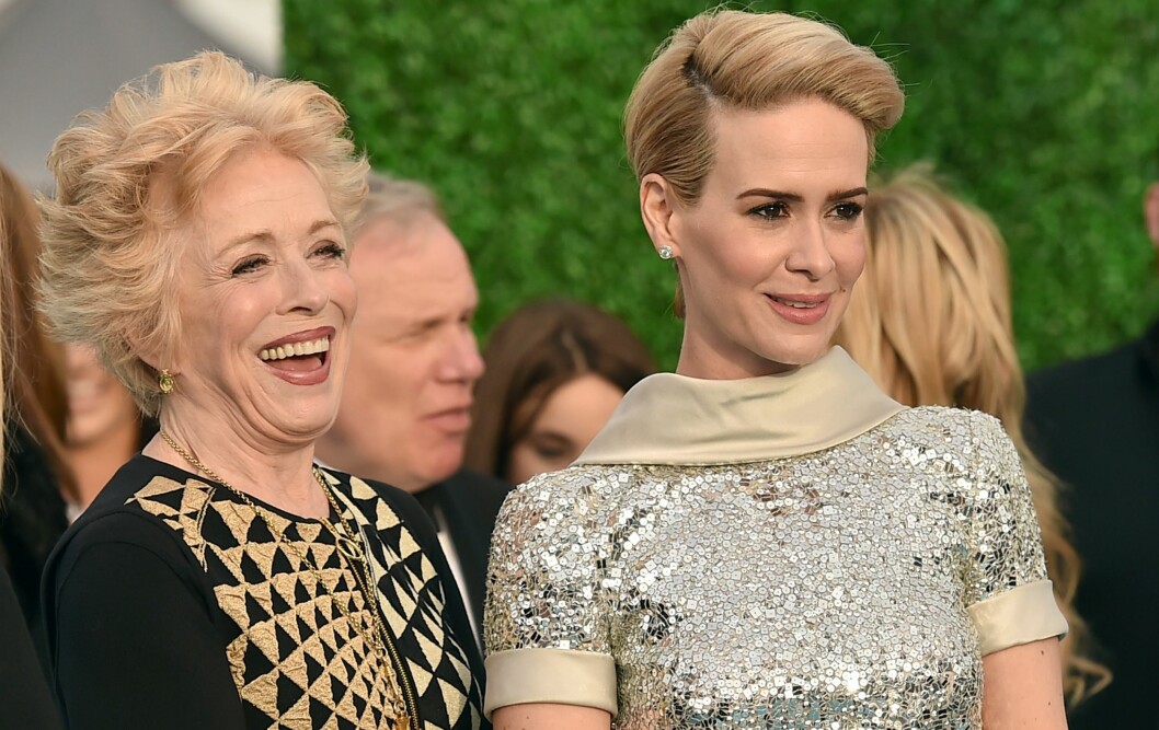 FORELSKET I MODEN ALDER: Taylor Holland avslørte i fjor at hun hadde funnet lykken med en yngre kvinne – det viste seg å være vakre Sarah Paulson, som blant annet er kjent fra «American Horror Story». Foto: Ap FORELSKET I MODEN ALDER: Taylor Holland avslørte i fjor at hun hadde funnet lykken med en yngre kvinne – det viste seg å være vakre Sarah Paulson, som blant annet er kjent fra «American Horror Story». Foto: Ap