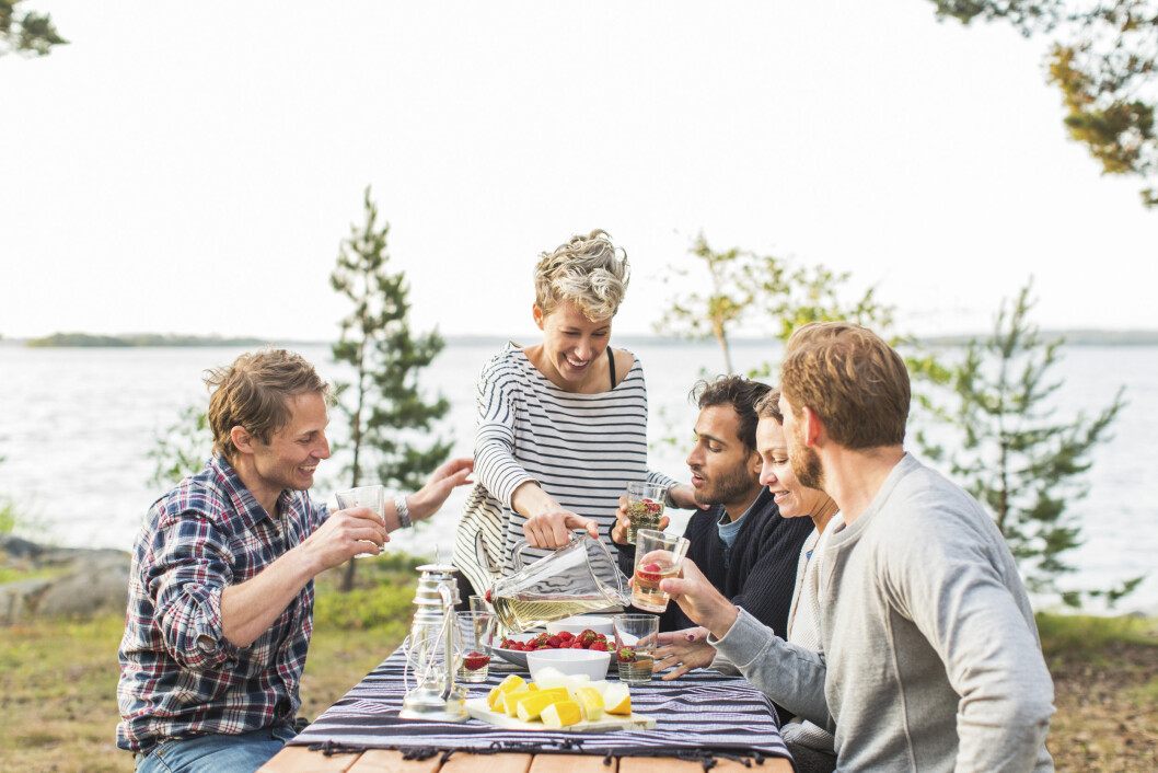 SOSIALT: Middagslaging - og spising - skal både være sosialt og gøy! I helgen kan du lære deg å lage malaysisk mat i Stavanger som du kan servere venner og familie. Foto: NTB Scanpix SOSIALT: Middagslaging - og spising - skal både være sosialt og gøy! I helgen kan du lære deg å lage malaysisk mat i Stavanger som du kan servere venner og familie. Foto: NTB Scanpix