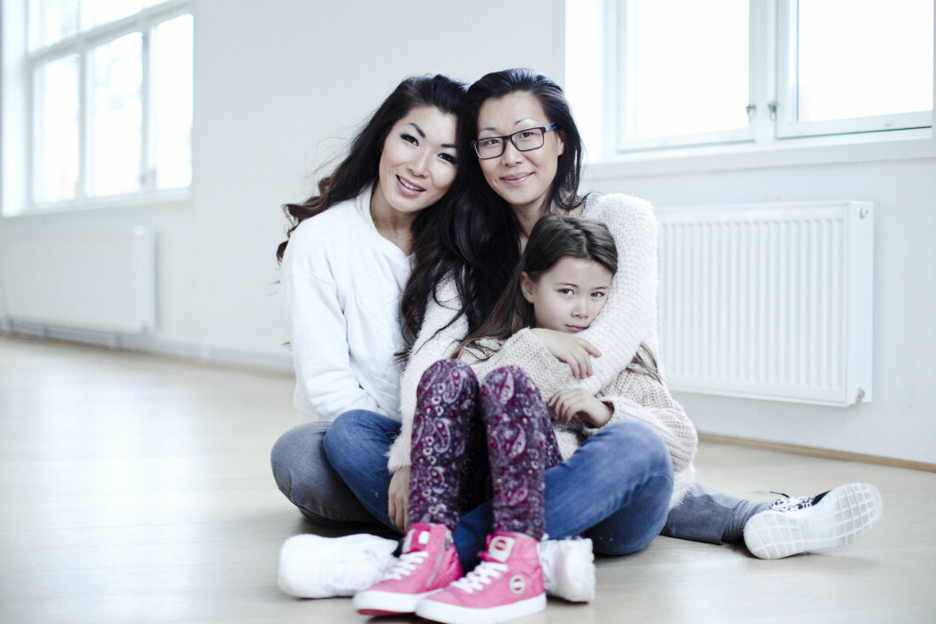 <strong>VELDIG CLOSE:</strong> Kimhye, Anniken og hennes datter Lia Jin utgjør en sterk treenighet. Jin betyr førstefødt. Foto: Astrid Waller <strong>VELDIG CLOSE:</strong> Kimhye, Anniken og hennes datter Lia Jin utgjør en sterk treenighet. Jin betyr førstefødt. Foto: Astrid Waller