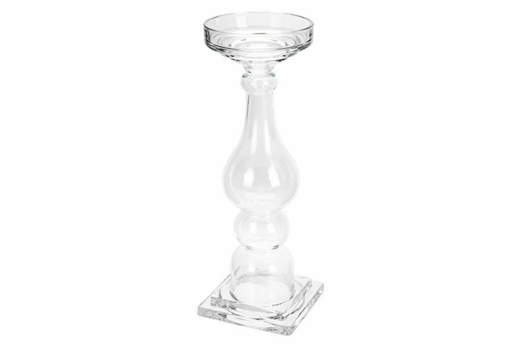 <strong>ELEGANT:</strong> Stor lysestake i klart glass, høyde 36 cm (kr 299, Skeidar). Foto: Produsenten <strong>ELEGANT:</strong> Stor lysestake i klart glass, høyde 36 cm (kr 299, Skeidar). Foto: Produsenten