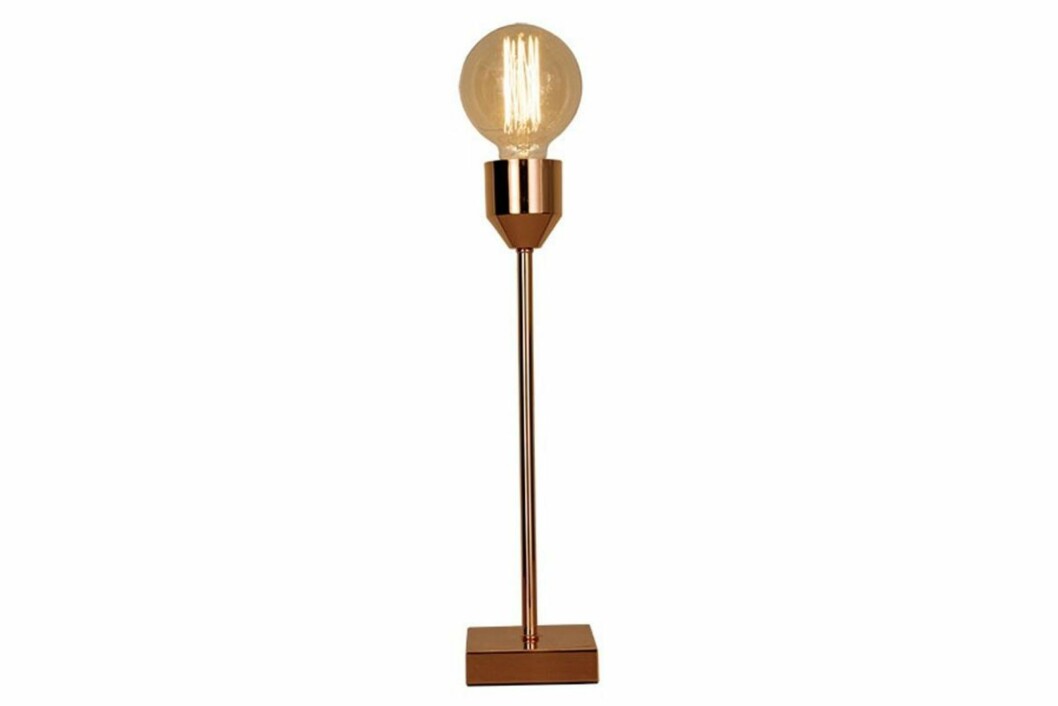 <strong>SLANK TYPE:</strong> «Flynn» bordlampe i kobber, høyde 39 cm (kr 499, Skeidar).
Foto: Produsenten <strong>SLANK TYPE:</strong> «Flynn» bordlampe i kobber, høyde 39 cm (kr 499, Skeidar).
Foto: Produsenten