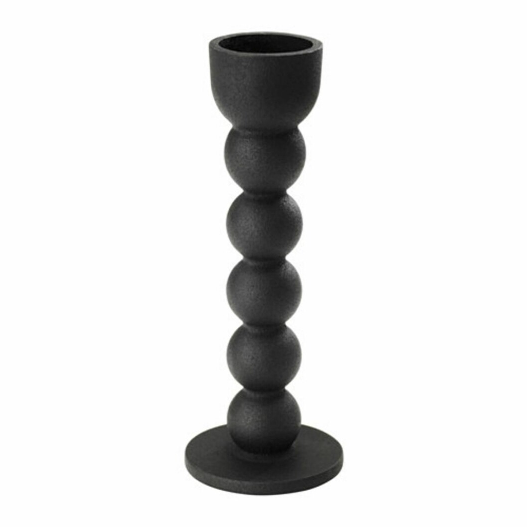 <strong>KULERAD:</strong> «Sittning» lysestake i lakkert aluminium, høyde 22 cm (kr 69, Ikea).
Foto: Produsenten <strong>KULERAD:</strong> «Sittning» lysestake i lakkert aluminium, høyde 22 cm (kr 69, Ikea).
Foto: Produsenten