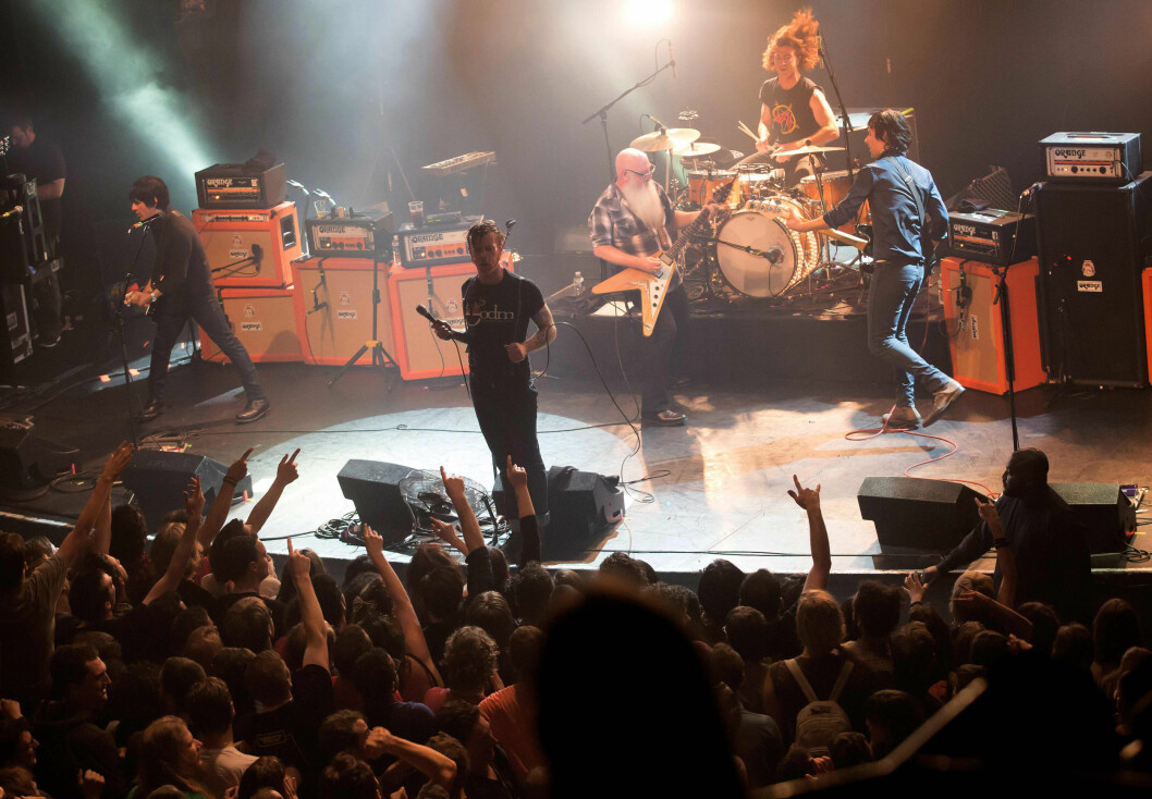 LAR SEG IKKE STOPPE: 13. november i fjor rammet terroren Paris, da flere terrorister stormet inn under Eagles of Death Metal-konserten som ble avholdt i konsertlokalet Bataclan. Søndag står de på Sentrum Scene i Oslo, og til sommeren er de booket til Øyafestivalen på Tøyen i samme by. Foto: NTB Scanpix LAR SEG IKKE STOPPE: 13. november i fjor rammet terroren Paris, da flere terrorister stormet inn under Eagles of Death Metal-konserten som ble avholdt i konsertlokalet Bataclan. Søndag står de på Sentrum Scene i Oslo, og til sommeren er de booket til Øyafestivalen på Tøyen i samme by. Foto: NTB Scanpix