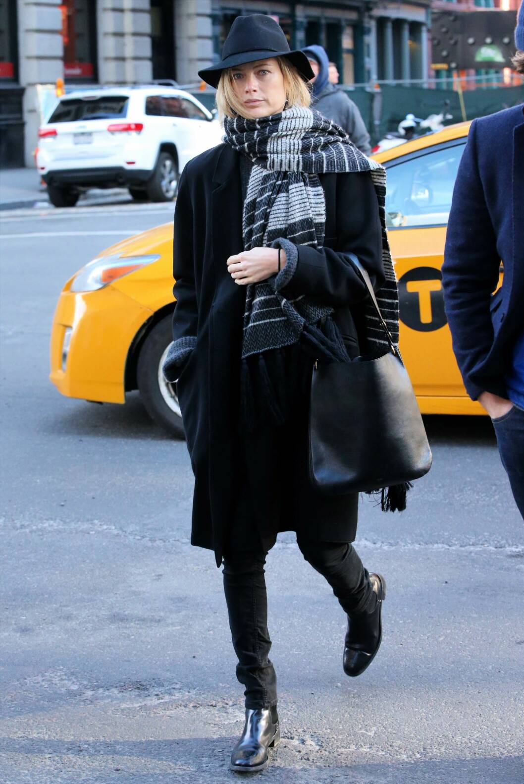 I HATT OG SKJERF: La deg inspirere av modellen Carolyn Murphys kule stil... Foto: Christopher Peterson/Splash News I HATT OG SKJERF: La deg inspirere av modellen Carolyn Murphys kule stil... Foto: Christopher Peterson/Splash News