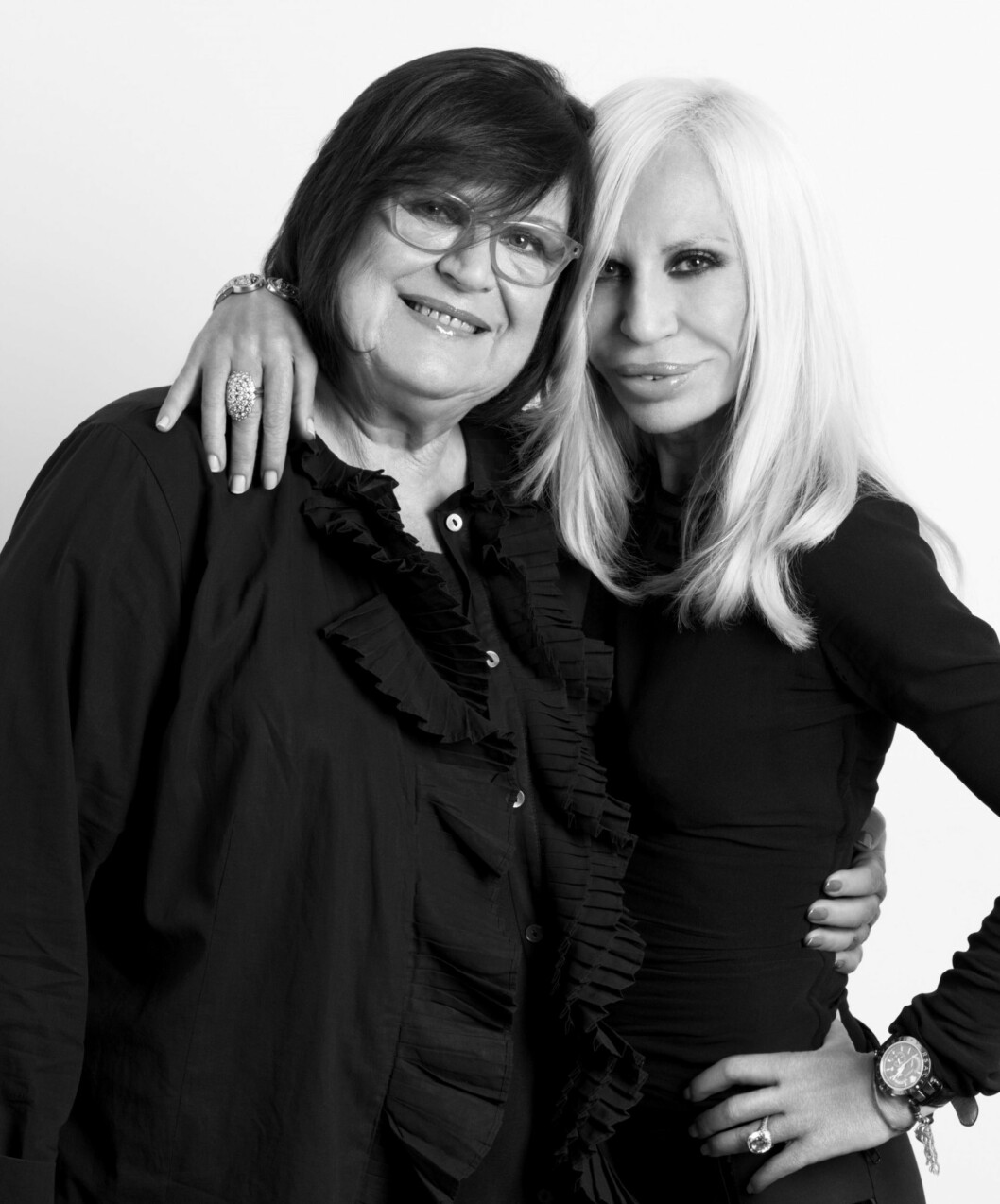 SAMARBEIDSPARTNERE: H&Ms kreative leder, Margaretha van den Bosch, sammen med årets gjestedesigner, Donatella Versace. Foto: H&M SAMARBEIDSPARTNERE: H&Ms kreative leder, Margaretha van den Bosch, sammen med årets gjestedesigner, Donatella Versace. Foto: H&M