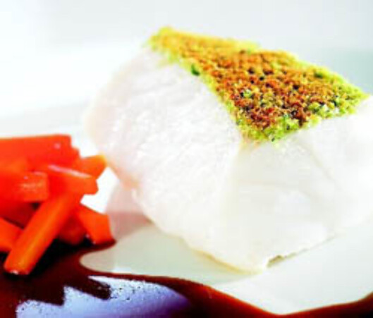 MAGER FISK: Varier fiskeinntaket ditt - både mager fisk, som torsk, og fet fisk, som laks, er viktig å ha på tallerkenen. MAGER FISK: Varier fiskeinntaket ditt - både mager fisk, som torsk, og fet fisk, som laks, er viktig å ha på tallerkenen.