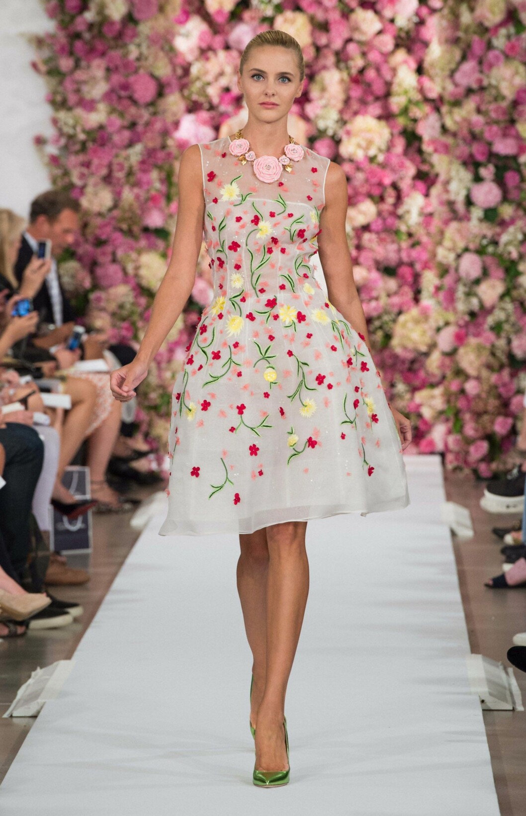 SOMMERMOTEN 2015: Fra Oscar de la Rentas siste visning... Foto: PIXELFORMULA/SIPA/All Over Press SOMMERMOTEN 2015: Fra Oscar de la Rentas siste visning... Foto: PIXELFORMULA/SIPA/All Over Press