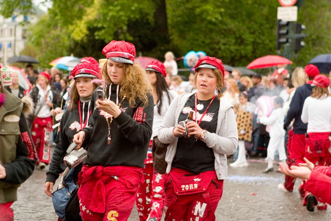 UNNTAK: Det er kun russen som er unnskyldt for sin oppførsel på 17. mai. Alle vi andre voksne bør drikke med måte og vise hensyn til omgivelsene. Foto: Wendle Wright / Alamy/All Over Press UNNTAK: Det er kun russen som er unnskyldt for sin oppførsel på 17. mai. Alle vi andre voksne bør drikke med måte og vise hensyn til omgivelsene. Foto: Wendle Wright / Alamy/All Over Press