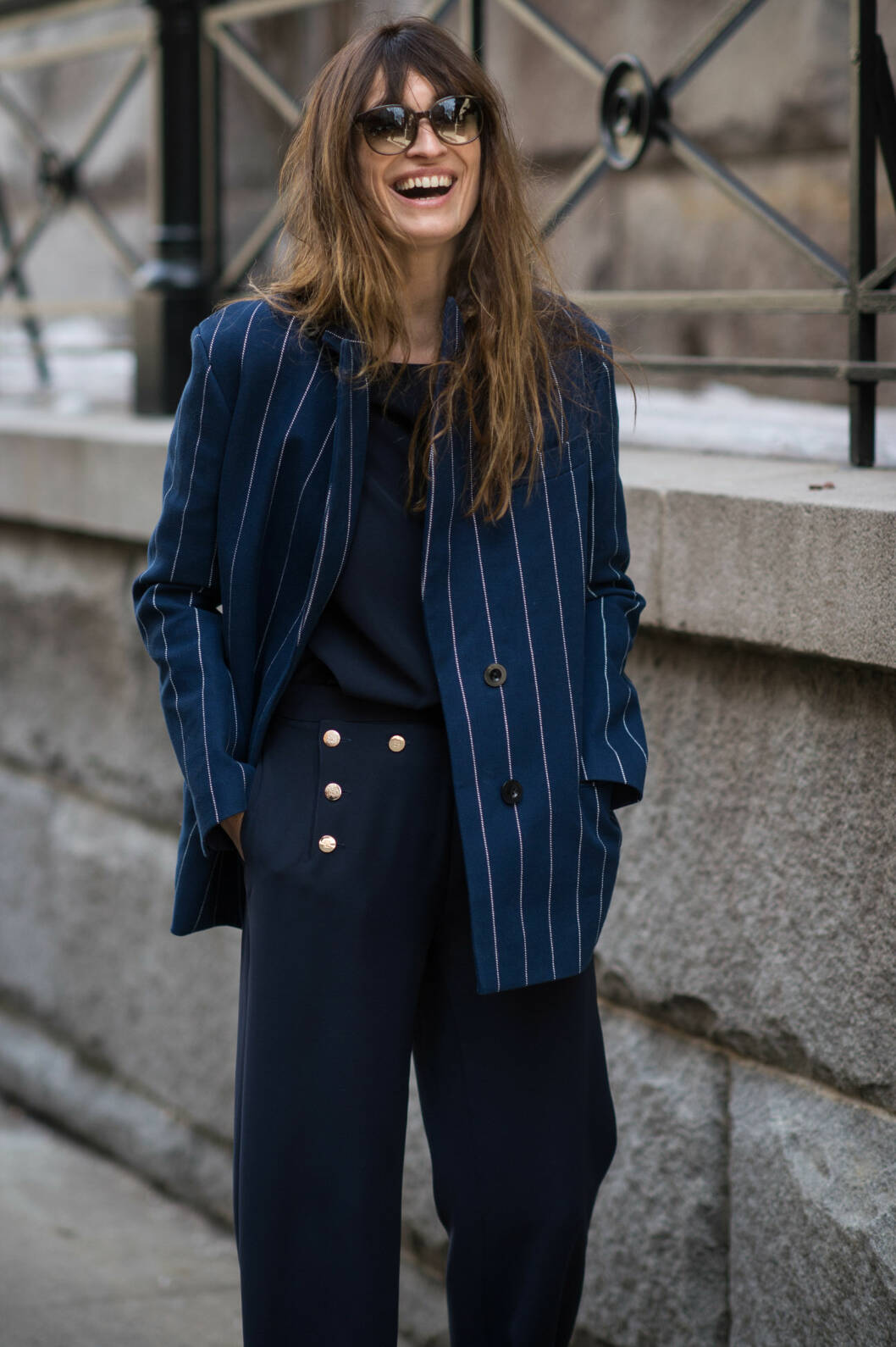 CAROLINE DE MAIGRET: Denne franske fashionistaen er dronningen av basisplagg. La deg inspirere av stilen til den kule 40-åringen. Flere bilder ligger lengre ned i saken! Foto: SipaUSA CAROLINE DE MAIGRET: Denne franske fashionistaen er dronningen av basisplagg. La deg inspirere av stilen til den kule 40-åringen. Flere bilder ligger lengre ned i saken! Foto: SipaUSA